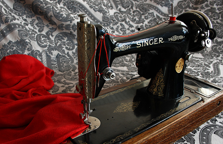 Sewing machine, Lamp, Vintage sewing machines