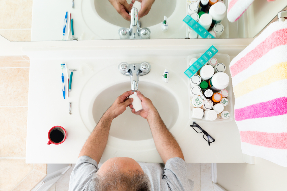 wash glasses with soap and water