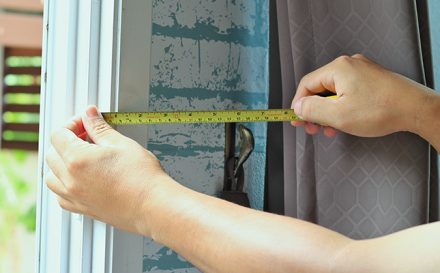 measuring tape to measure curtains